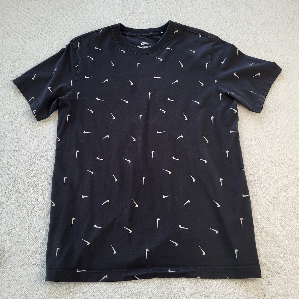 Men's Nike Logo Full Print Round Neck Pullover Short Sleeve Black T-Shirt Size M